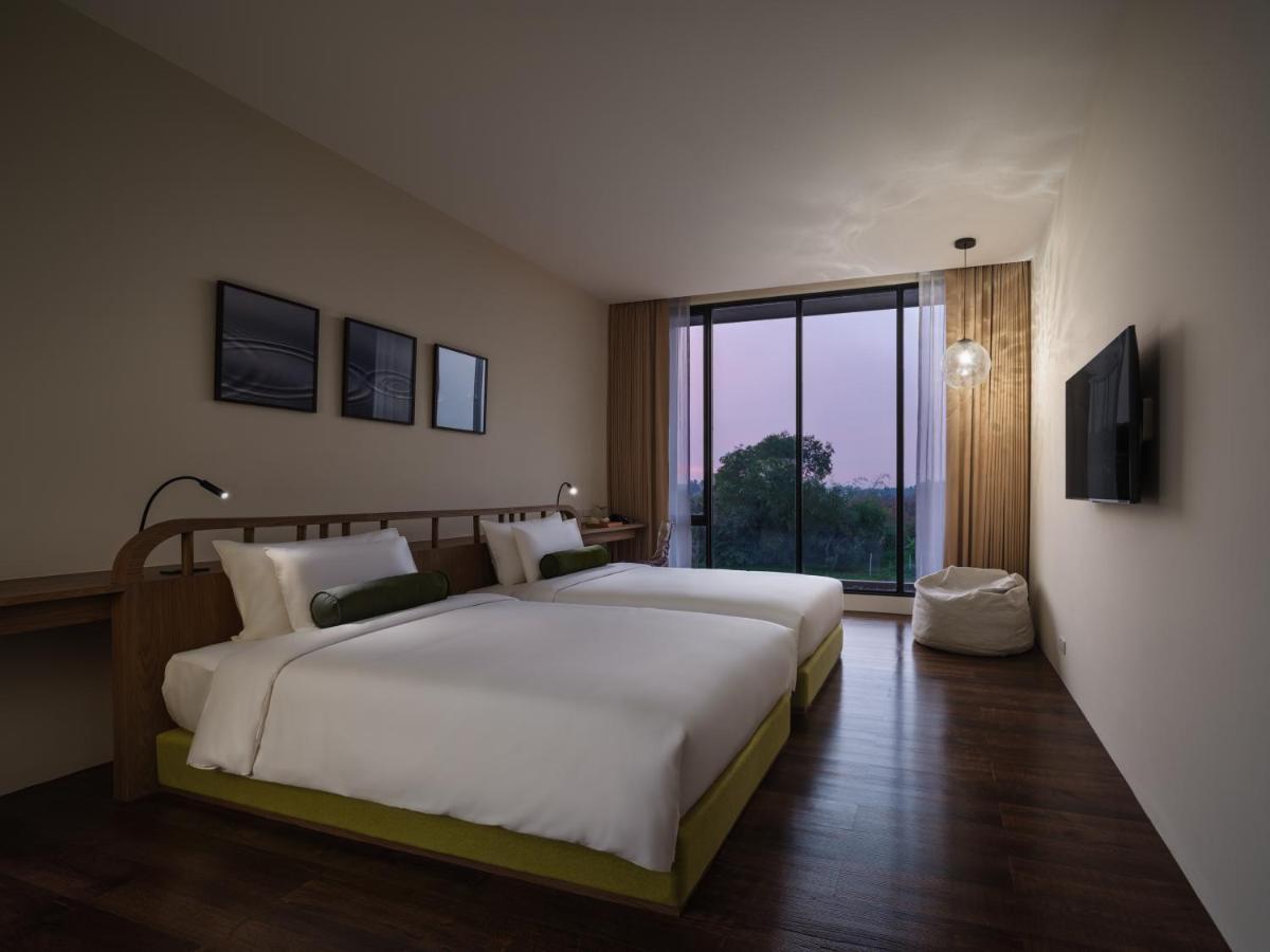 Neera Retreat Hotel Nakhonpathom Kültér fotó